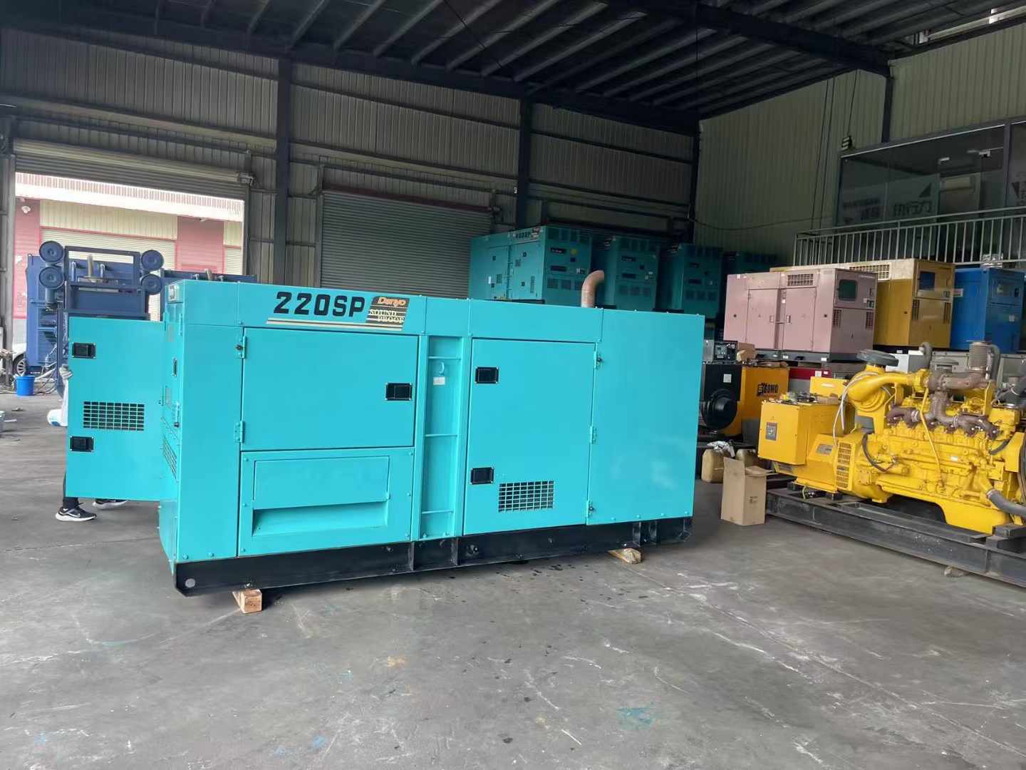 黔东南柴油发电机组长期不间断运行时，如何监控其温度和压力？