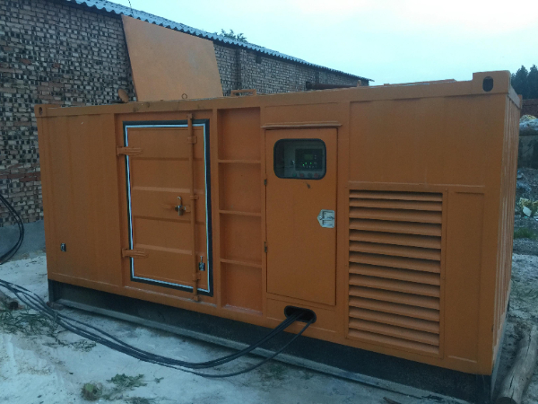 黔东南发电机组长期使用中，电缆线的敷设路径有哪些要求？